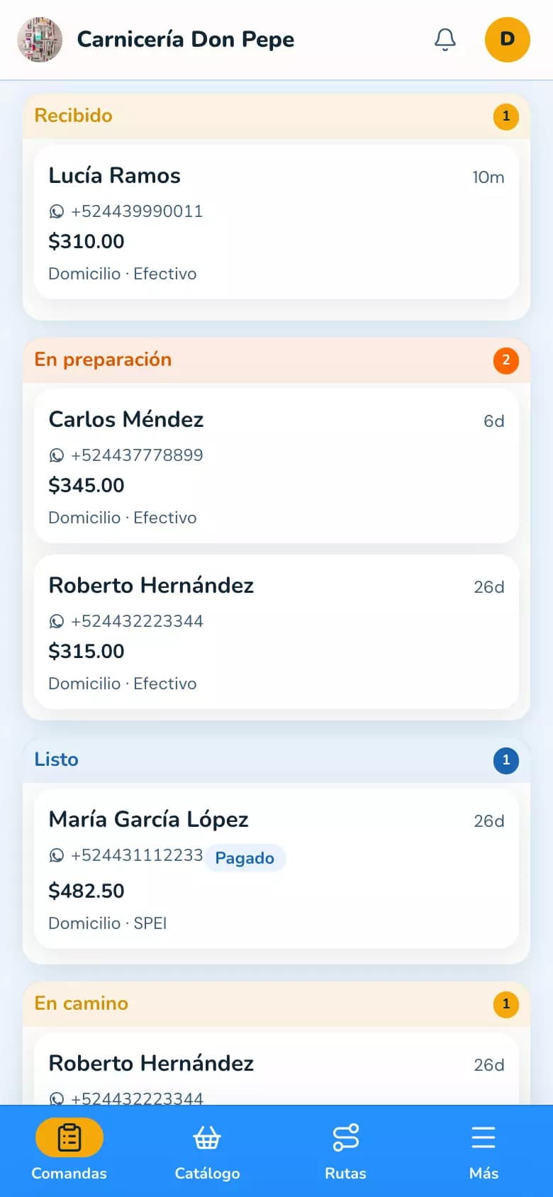 Kanban del admin de Don Pepe en móvil: 4 columnas (Recibido, En preparación, Listo, En camino) con comandas mostrando cliente, teléfono completo, total y método de pago; chip Pagado visible; bottom-tab nav cerulean con Comandas activa en píldora ámbar.